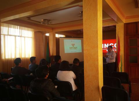 PRENSA 20180416 01 INDUSTRIALES, EMPRESARIOS DEL COMERCIO Y LOS SERVICIOS DE EL ALTO, SE CAPACITAN EN LA GESTIÓN DE MARCAS Y PATENTES