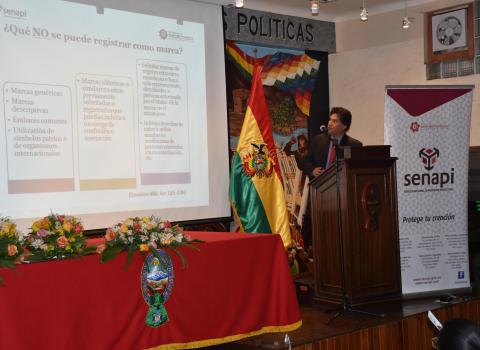 PRENSA 20180627 01 LA CARRERA DE DERECHO DE LA UMSA TUVO UN ENCUENTRO CON EXPOSITORES DEL SENAPI