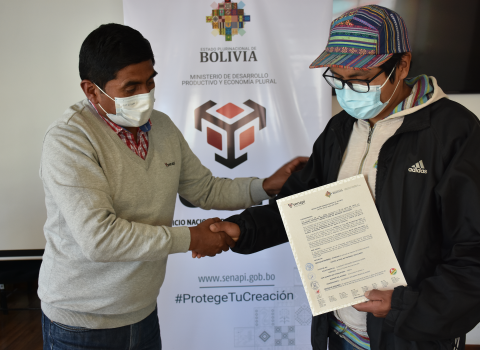 PRENSA 20210820 01 SENAPI ENTREGA RESOLUCIONES DE OTORGACIÓN DE DISEÑOS INDUSTRIALES EN LA PAZ