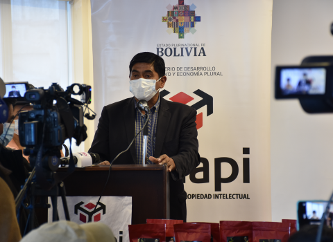 PRENSA 20211222 01 SENAPI ENTREGA MARCA COLECTIVA QUE BENEFICIARÁ A MÁS DE 150 ASOCIADOS CAFICULTORES DE ASOCAFÉ TAIPIPLAYA PROVINCIA CARANAVI 