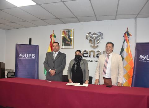 PRENSA 20230619 01 SENAPI ENTREGA PATENTE, DEL DISPOSITIVO PORTÁTIL ESPECTROMÉTRICO, DE LA UNIVERSIDAD PRIVADA BOLIVIANA.